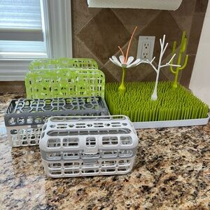 Boon Green and White Drying Rack + 3 steams + 4 dish baskets